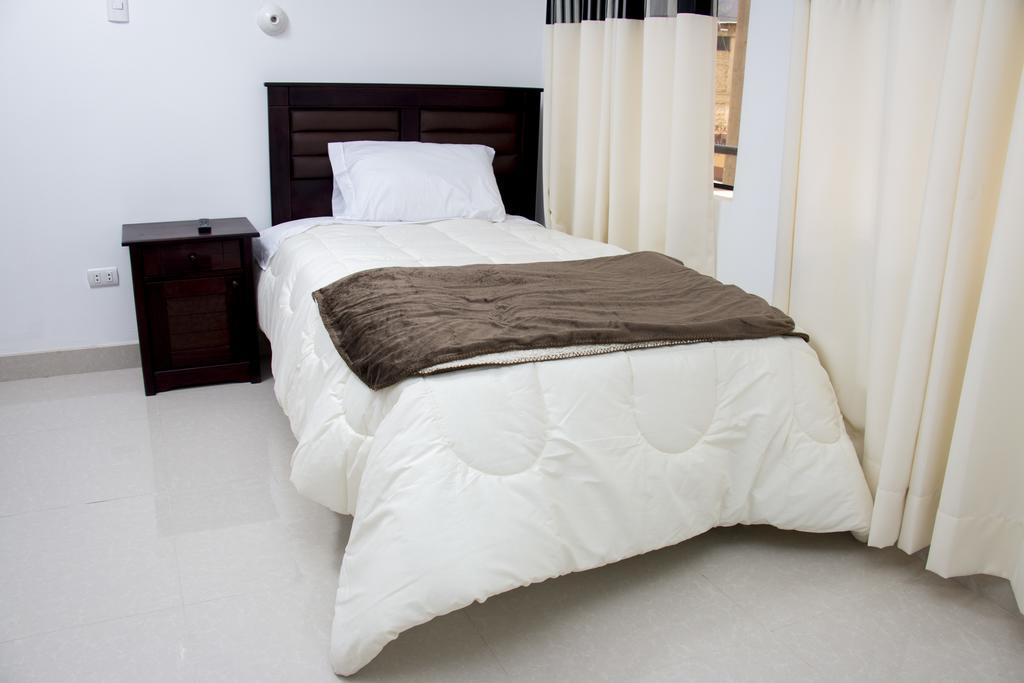 Hostal Santa Rosa Caraz Ruang foto